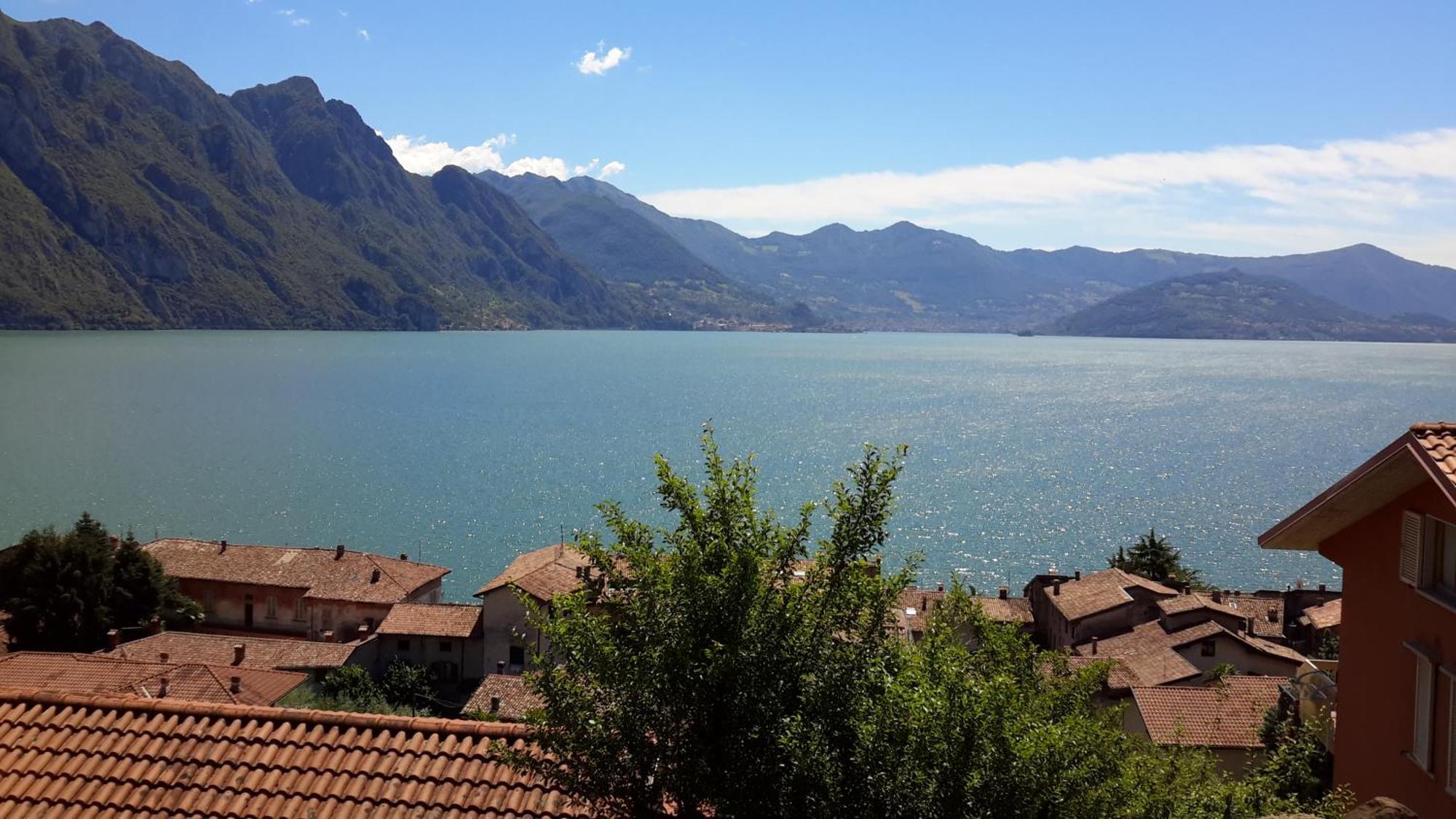 Iseolakerental - Vacanza Romantica Riva di Solto Extérieur photo